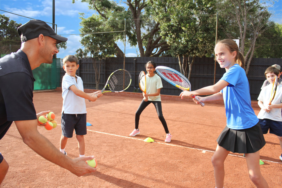 Junior group tennis coaching